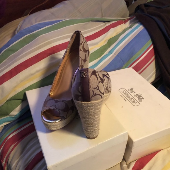 Coach - Picture 3 of 3